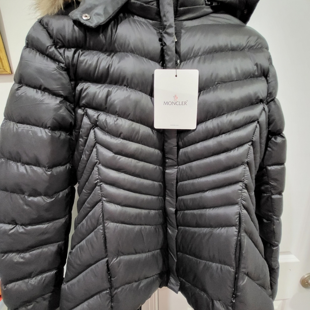 New Womens lightweight winterpuffer jacket size medium